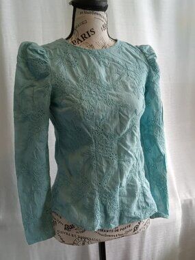 Vintage RW&CO. turquoise floral English lace long and puffy sleeves blouse